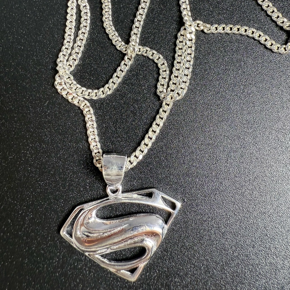 Superman necklace 24" - Picture 3 of 5